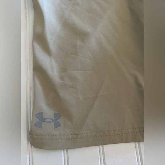 UNDER ARMOUR boys size 20 quick dry golf shorts - Picture 2 of 5